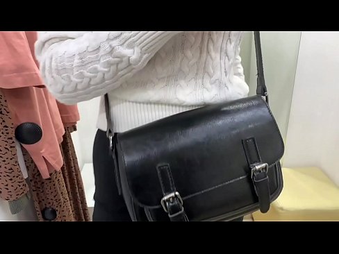 ❤️ Offentlig onani av den unga slynan FeralBerry med en dildo i provrummet Porno at porn sv.psi-mass.ru ❤