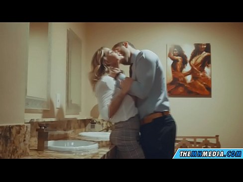 ❤️ När en bystig blondin förför dig på en offentlig toalett Porno at porn sv.psi-mass.ru ❤